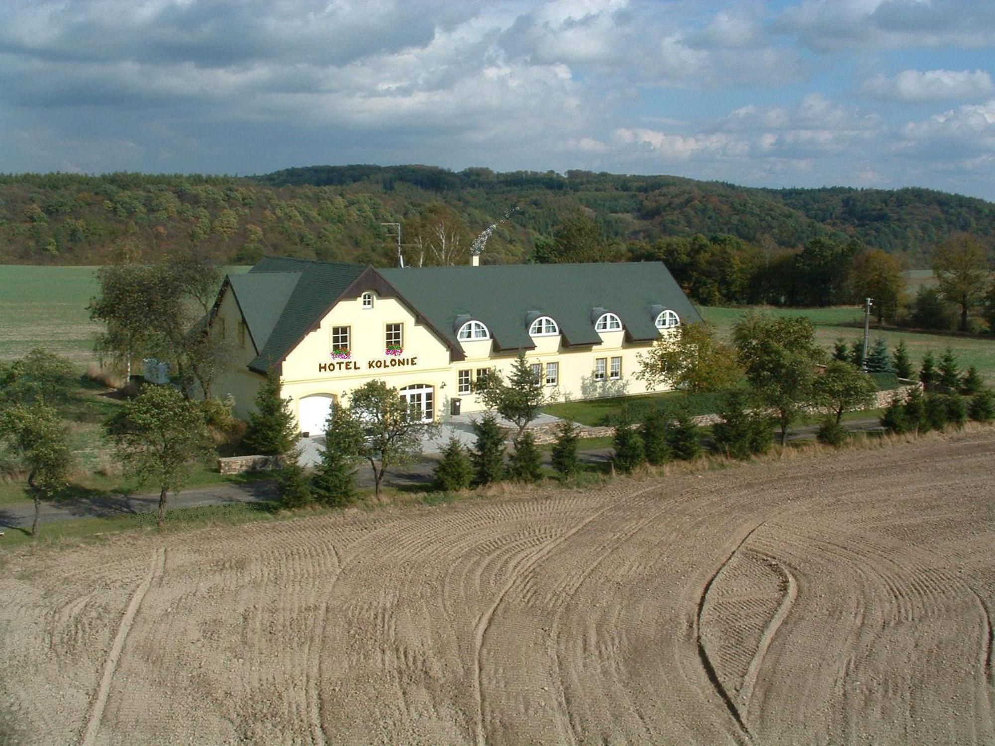 Hotel Kolonie Křivoklát Dış mekan fotoğraf