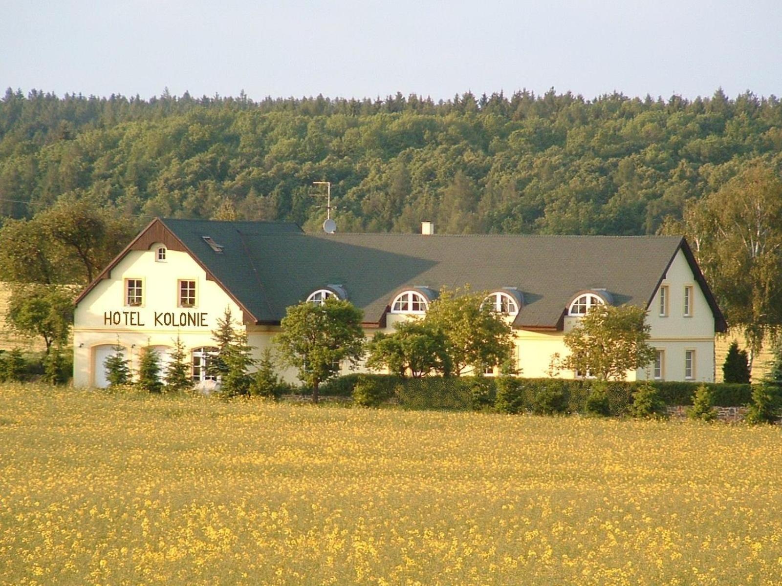 Hotel Kolonie Křivoklát Dış mekan fotoğraf