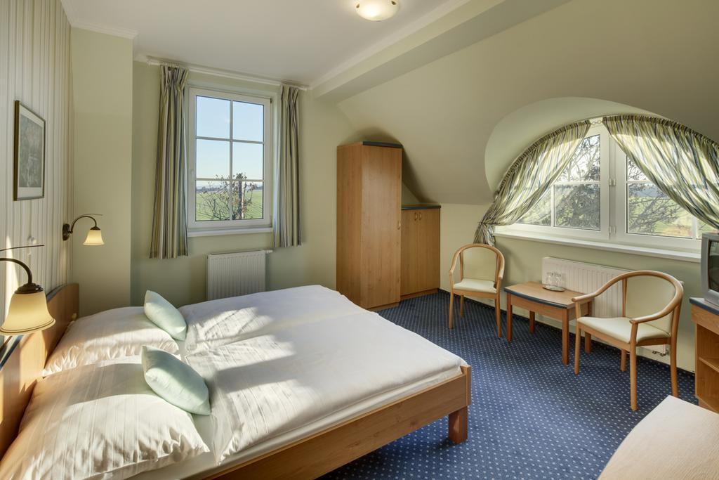 Hotel Kolonie Křivoklát Oda fotoğraf