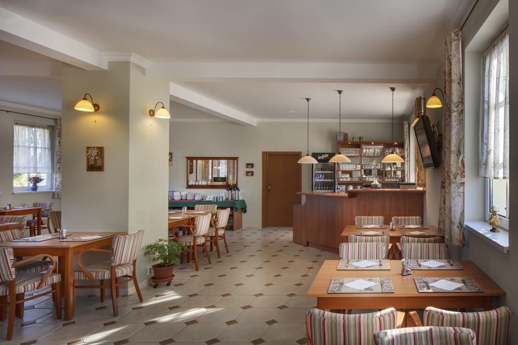 Hotel Kolonie Křivoklát Dış mekan fotoğraf